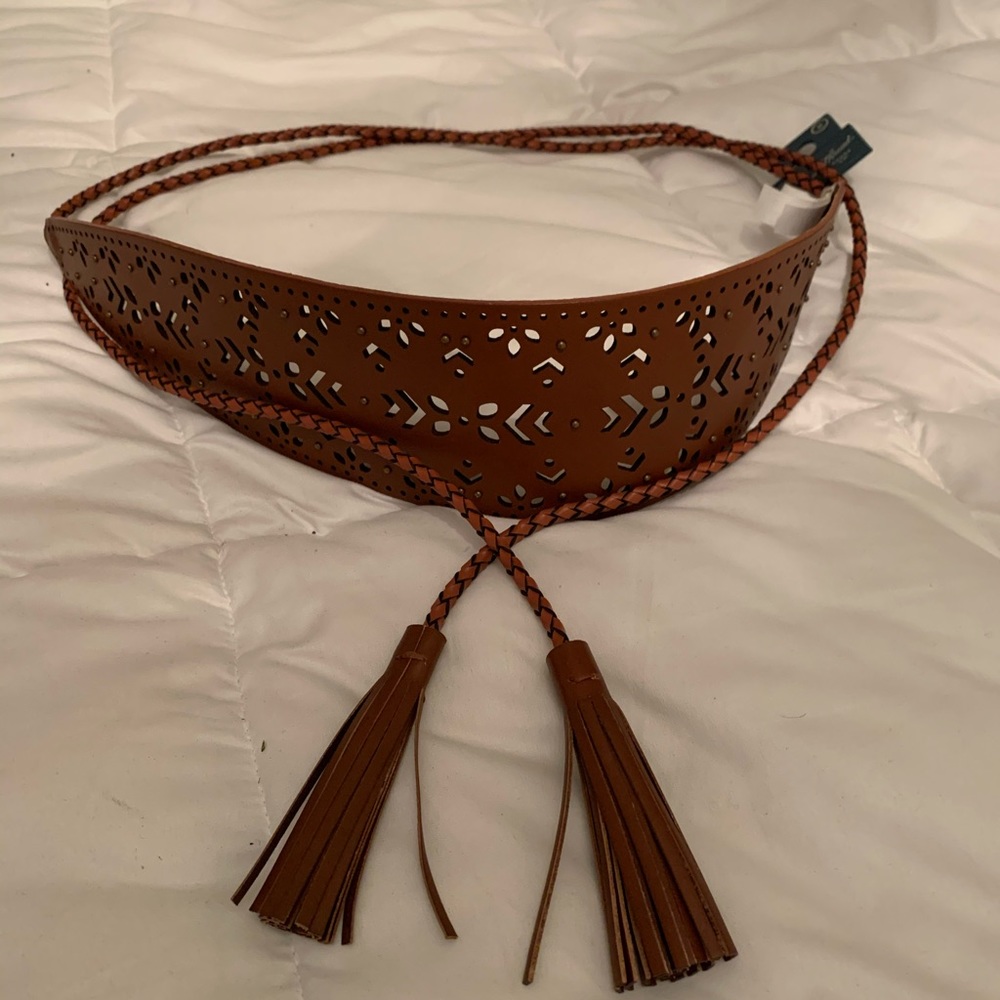 Wide tan belt